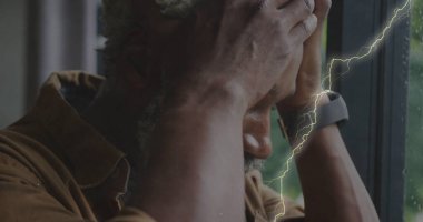 Üzgün, yaşlı, Afro-Amerikan bir adama yıldırım düşmesi. zihinsel sağlık farkındalığı haftası ve kutlama konsepti, dijital olarak oluşturulmuş görüntü.
