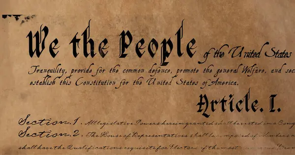 美国成文宪法的数字图像缩进缩出屏幕 与褐色纸一样的纹理背景相对照 — 图库照片