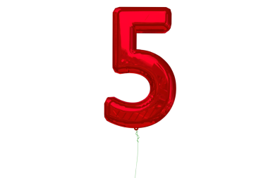 Şeffaf arkaplanda kırmızı 5 doğum günü balonunun dijital png çizimi. İzole edilmiş, doğum günü ve kutlama.