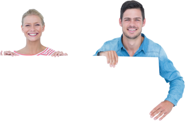 Kafkasyalı mutlu çiftin dijital png fotoğrafı şeffaf arkaplanda taklit yapıyor. Ayrı fotoğraf, kopyalama alanı.