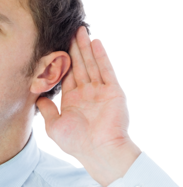 Şeffaf arka planda beyaz adamın dijital png fotoğrafı. İzole imaj, iş ve ofis kavramı.