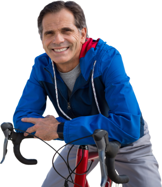 Saydam arka planda bisikleti olan beyaz adamın dijital png fotoğrafı. İzole görüntü, yaşam tarzı ve spor konsepti.