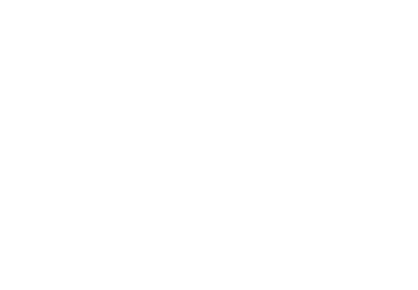 Saydam arkaplanda akıllı telefon tutan iş adamının dijital png beyaz silueti. İzole görüntü, iş ve mobil iletişim.