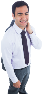 Şeffaf arka planda gülümseyen melez iş adamının dijital png fotoğrafı. İzole fotoğraf, iş ve ofis konsepti.