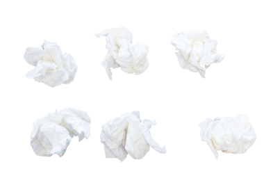 Şeffaf arkaplanda buruşmuş doku toplarının dijital png çizimi. İzole görüntü, higen ve kağıt konsepti.