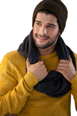 Şeffaf arka planda beyaz şapkalı ve eşarplı bir adamın dijital png fotoğrafı. İzole görüntü, kış, yaşam tarzı, moda ve sıcaklık kavramı.