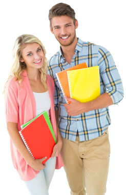 Şeffaf arkaplan üzerine not defterleri olan mutlu beyaz bir çiftin dijital png fotoğrafı. İzole görüntü, ilişki, eğitim ve öğrenme kavramı.