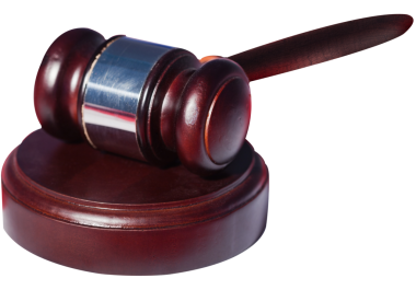 Kahverengi ahşap yargıç tokmağının şeffaf arkaplanda dijital png çizimi. Ayrı bir imaj, adalet ve hakim..