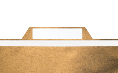 Saydam arkaplanda kopya alanı olan altın ve beyaz pankartın dijital png çizimi. İzole görüntü, yazı ve biçim kavramı.