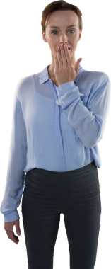 Saydam arka planda duran beyaz iş kadınının dijital png fotoğrafı. İzole görüntü, iş, duygu ve sanal arayüz kavramı.