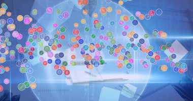 İş adamlarının üzerindeki simgelerle olan bağlantı ağının küresel görüntüsü. küresel iş, çevrimiçi bağlantılar, dijital arayüz ve dijital olarak oluşturulan iletişim konsepti.