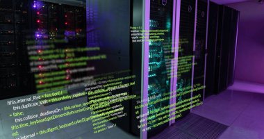 Bilgisayar sunucu odasına karşı veri işleme resmi. Bilgisayar arayüzü ve iş veri depolama teknolojisi kavramı