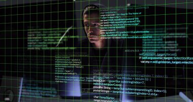 Kafkasyalı erkek hackerın veri işleme görüntüsü. Küresel iş ve dijital arayüz kavramı dijital olarak oluşturulmuş görüntü.