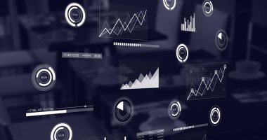 Boş ofise karşı istatistiksel veri işleme resmi. Bilgisayar arayüzü ve iş veri teknolojisi kavramı