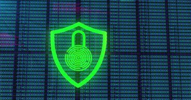 Değişen sayılar üzerine aydınlatan asma kilit ve kalkan görüntüsü. Dijital olarak oluşturulmuş, veri, güvenlik, koruma, kodlama, şifreleme, ağ oluşturma, gelecekçi ve teknoloji kavramı.