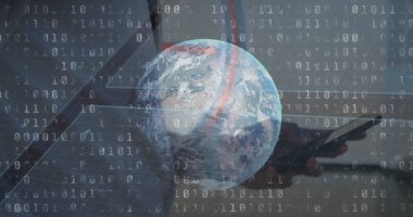 Depodaki küresel ve finansal veri işleme görüntüsü. Küresel ekonomi ve iş teknolojisi kavramı.