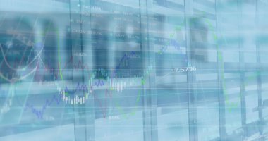 Yüksek binaya karşı finansal ve borsa veri işleme görüntüsü. Küresel ekonomi ve iş teknolojisi kavramı