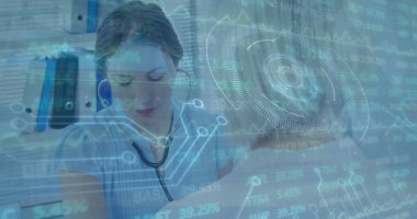 Çeşitli doktor ve hastaların finansal veri işleme ve tarama alanlarının görüntüsü. Küresel finansman, ilaç ve dijital arayüz kavramı dijital olarak oluşturulmuş görüntü.