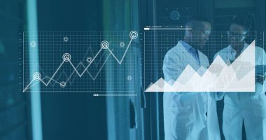 Bilgisayar sunucularıyla Afrikalı Amerikalılar üzerinde veri işleme görüntüsü. Küresel siber güvenlik, bilgisayar, dijital arayüz ve veri işleme kavramı dijital olarak oluşturuldu.