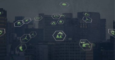 Şehir manzarasının havadan görünüşüne karşı yüzen birden fazla dijital simgenin resmi. Bilgisayar arayüzü ve iş teknolojisi kavramı