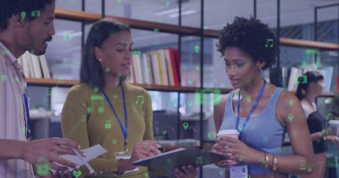 Ofiste çalışan farklı iş adamlarının ikonlarıyla olan bağlantı ağının görüntüsü. Küresel iş, finans ve dijital arayüz kavramı dijital olarak oluşturulmuş görüntü.