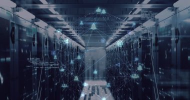 Sunucu odasına karşı dönen dijital simgeler, veri işleme ve mozaik karelerin görüntüsü. Küresel ağ ve iş veri depolama teknolojisi kavramı