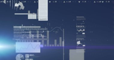 Mavi arkaplandaki ışık noktasıyla istatistiksel veri işleme yapan ekranların görüntüsü. Bilgisayar arayüzü ve iş veri teknolojisi kavramı