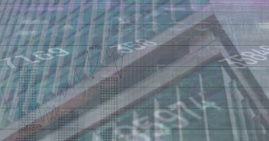 Şehir manzarası üzerinde rakamların ve finansal veri işleme görüntüsü. Küresel iş, finans, bilgisayar ve veri işleme kavramı dijital olarak oluşturulmuş görüntü.