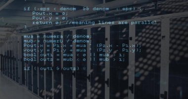 Bilgisayar sunucu odasında kodlama veri işleme resmi. Ağ, veri, dijital arayüz, iş ve küresel iletişim, dijital olarak oluşturulmuş görüntü.