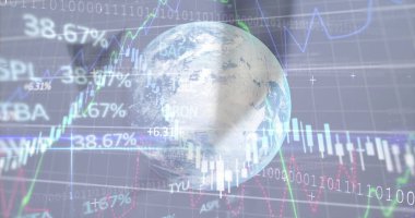 Dünya çapında veri işleme ve banknotların görüntüsü. Küresel iş ve dijital arayüz kavramı dijital olarak oluşturulmuş görüntü.