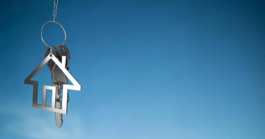 Mavi arka planda ev anahtarlığı olan gümüş anahtar resmi. Soyut arkaplan, şablon ve hareket konsepti, dijital olarak oluşturulmuş resim.