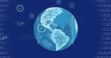 Birbirine bağlı çizgileri olan parıldayan dijital bir küre küresel bağlantıyı temsil ediyor. İkili kod ve dijital simgeler dünyayı çevreleyerek teknolojiye odaklı temayı vurguluyor