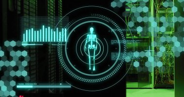 Veri işleme ve sunucu odasında yürüyen iskelet görüntüsü. Küresel iş, güvenlik ve dijital arayüz kavramı dijital olarak oluşturulmuş görüntü.