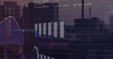 Şehir manzarası üzerinde finansal veri işleme resmi. Küresel iş, finans, bilgisayar ve veri işleme kavramı dijital olarak oluşturulmuş görüntü.