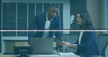 Ofiste çalışan iş adamlarının mali veri işleme görüntüsü. Küresel iş, finans, bilgisayar ve veri işleme kavramı dijital olarak oluşturulmuş görüntü.