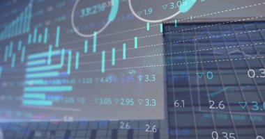 Ofis binası üzerinde finansal veri işleme resmi. Küresel iş, finans, hesaplama ve veri işleme kavramı dijital olarak oluşturulmuş görüntü.