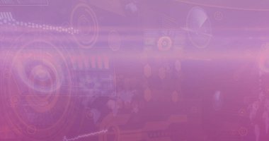 Haritaların, dairelerin, radarların, grafiklerin resmi soyut arka plana karşı bilgisayar dilinin üzerinde. Dijital olarak üretilmiş, hologram, illüstrasyon, rapor, iş dünyası, küresel, kodlama ve teknoloji kavramı.