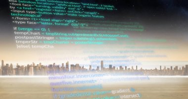 Nehir üzerinde bilgisayar dili ve gökdelenler gökyüzünde. Dijital bileşik, çoklu pozlama, mimari, binalar, kodlama, makine öğrenme, soyut ve teknoloji kavramı.