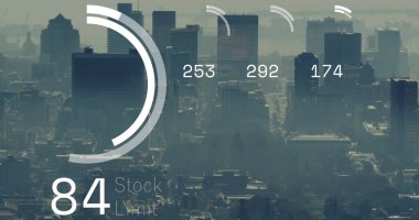 Şehir manzarası üzerinde finansal veri işleme resmi. Küresel iş, finans, hesaplama ve veri işleme kavramı dijital olarak oluşturulmuş görüntü.