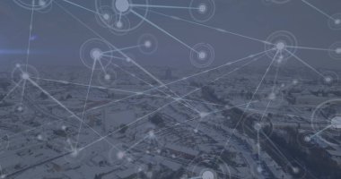 Kış manzarasının hava görüntüsüne karşı kurulan bağlantı ağının görüntüsü. Küresel ağ ve iş teknolojisi kavramı