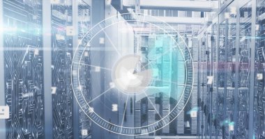 Bilgisayar sunucu odasında Neon 'un dijital saati ve elleri çalışıyor. Küresel işletme finansmanı ve dijital arayüz konsepti dijital olarak oluşturulmuş görüntü.