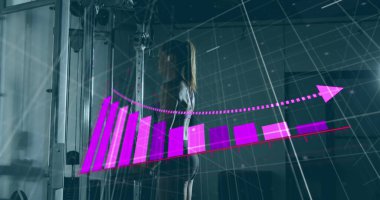 Asyalı bir kadının spor salonunda egzersiz yaparken görüntüsü. Dijital bileşik, çoklu pozlama, rapor, iş, büyüme, sağlık ve zindelik kavramı.