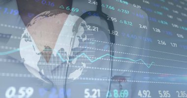 Finansal veri işleme ve beyaz kadın doktor üzerindeki dünya görüntüsü. Küresel finansman, ilaç ve dijital arayüz kavramı dijital olarak oluşturulmuş görüntü.