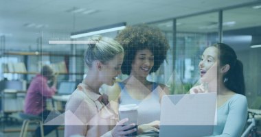 Ofiste çalışan çeşitli iş adamlarının finansal veri işleme görüntüsü. Küresel iş, finans, hesaplama ve veri işleme kavramı dijital olarak oluşturulmuş görüntü.