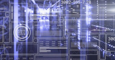 Değişen numaralar, grafikler, yükleme çubukları, sunucu odasında daireler olan hud ekranların resmi. Dijital bileşik, çoklu pozlama, rapor, iş, ilerleme, teknoloji ve ağ sunucusu.