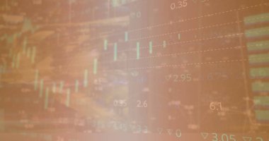 Çoklu grafikler, daireler yükleme ve soyut arka planda işlem tahtası görüntüsü. Dijital olarak üretilen hologram, illüstrasyon, rapor, iş, ilerleme, büyüme ve borsa konsepti.