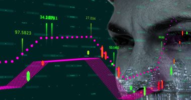 Finansal veri işleme görüntüsü, yeşil arka planda bir kadının yakın plan görüntüsü. Küresel finans ve iş teknolojisi kavramı