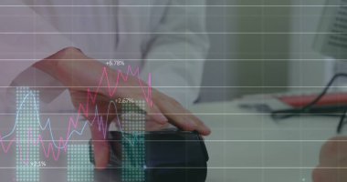 Arka planda eczanede kredi kartıyla ödeme yapan kişinin mali veri işleme görüntüsü. Küresel finans sektörü arayüzü kavramı dijital olarak oluşturulmuş görüntü.