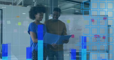 Çeşitli iş adamları üzerinde finansal veri işleme görüntüsü. küresel iş, finans ve dijital arayüz kavramı dijital olarak oluşturulmuş görüntü.