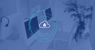 Ofisteki bilgisayarların üzerindeki bulut simgesi ve kapsamı, boşluğu kopyala. Küresel bağlantılar, iş dünyası, finans, dijital arayüz, bulut hesaplama ve veri işleme kavramı dijital olarak oluşturulmuş görüntü